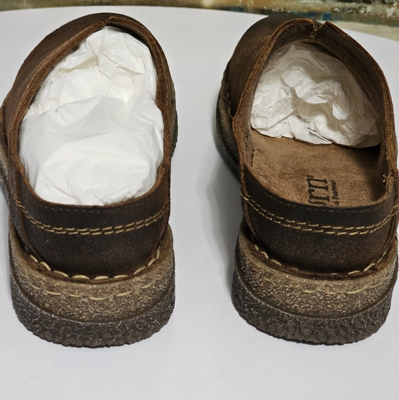 Born Seana Distressed clogs - Picture 4 of 16